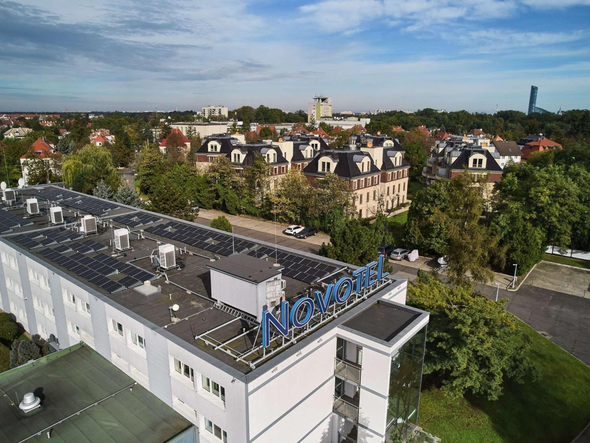 Novotel Wroclaw City Exterior photo